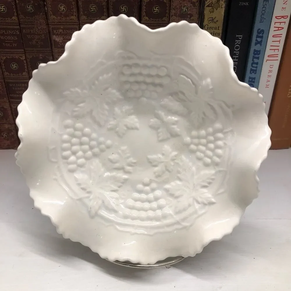 0465 Ceramic Embossed Grapes & Leaves Ruffled Bowl/Trinket Dish